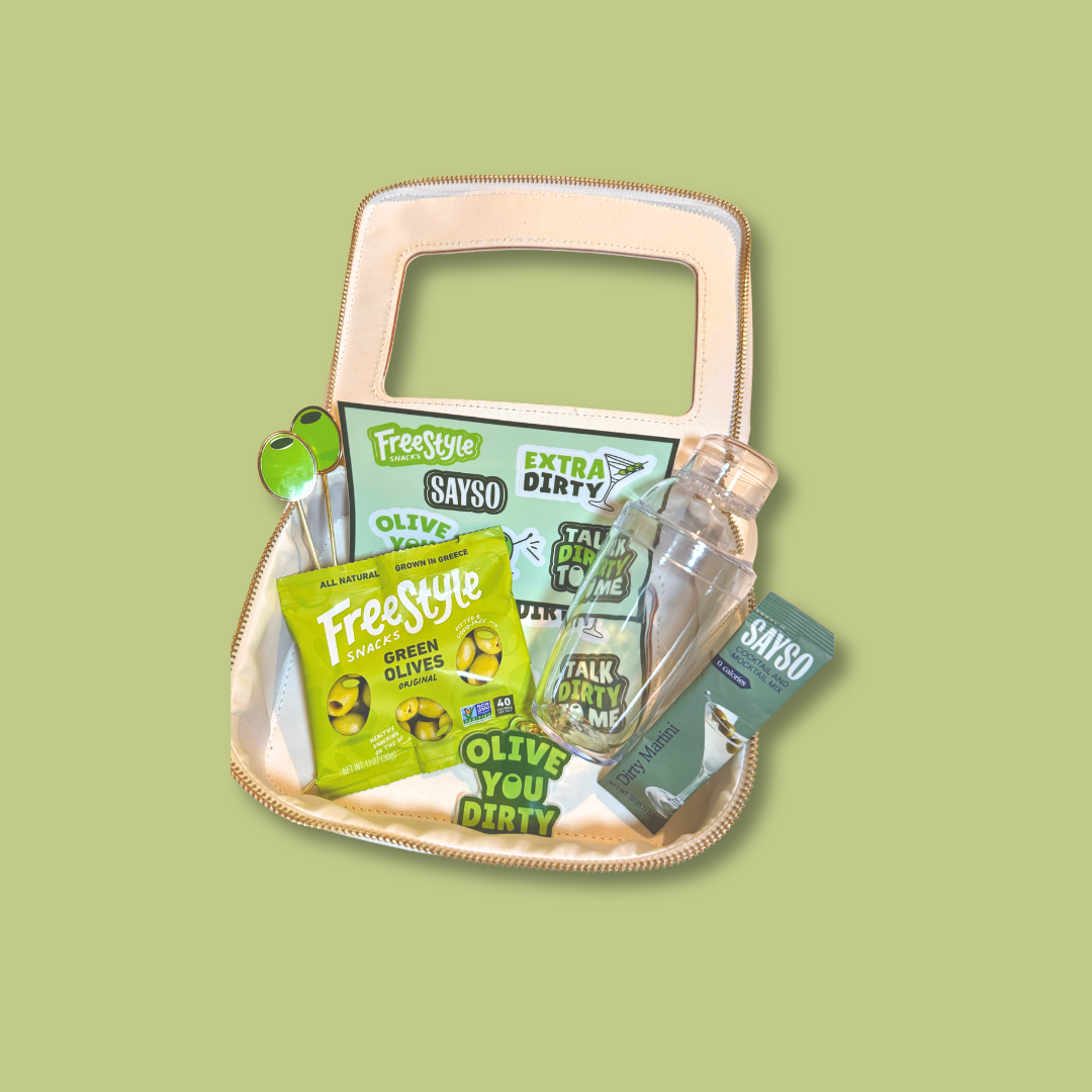 Small pouch with Freestyle and Savso snack packages on a green background